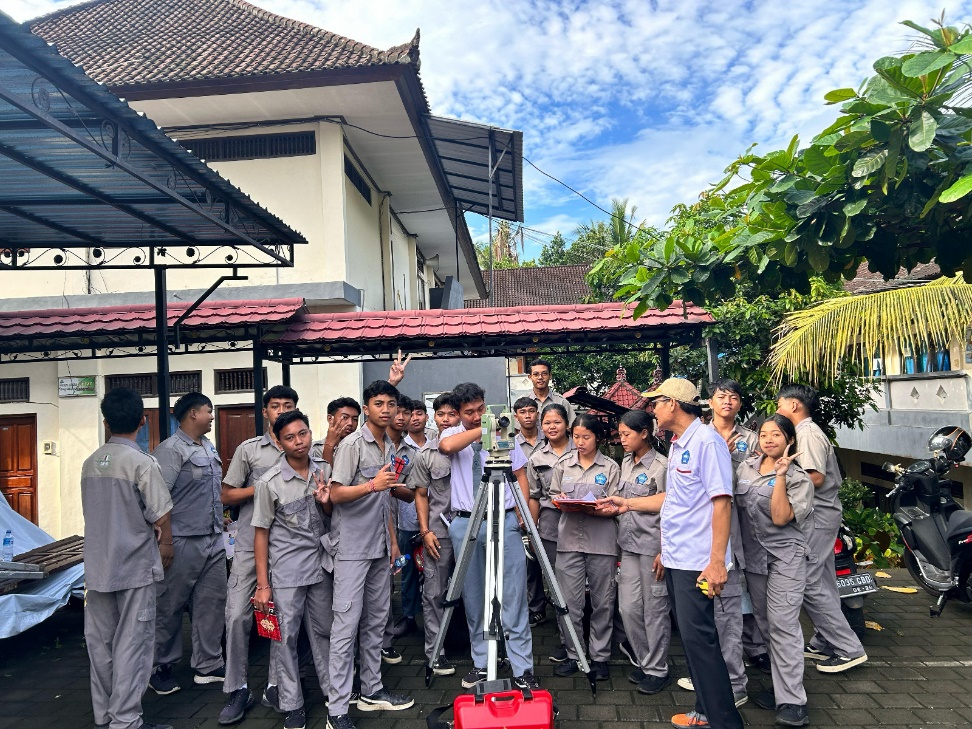 Kegiatan pembelajaran menggambar 3D dengan aplikasi Google SketchUp